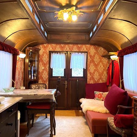 Historischer Zirkuswagen Mit Terrasse Und Blick Ins Gruene Witzenhausen Ngoại thất bức ảnh
