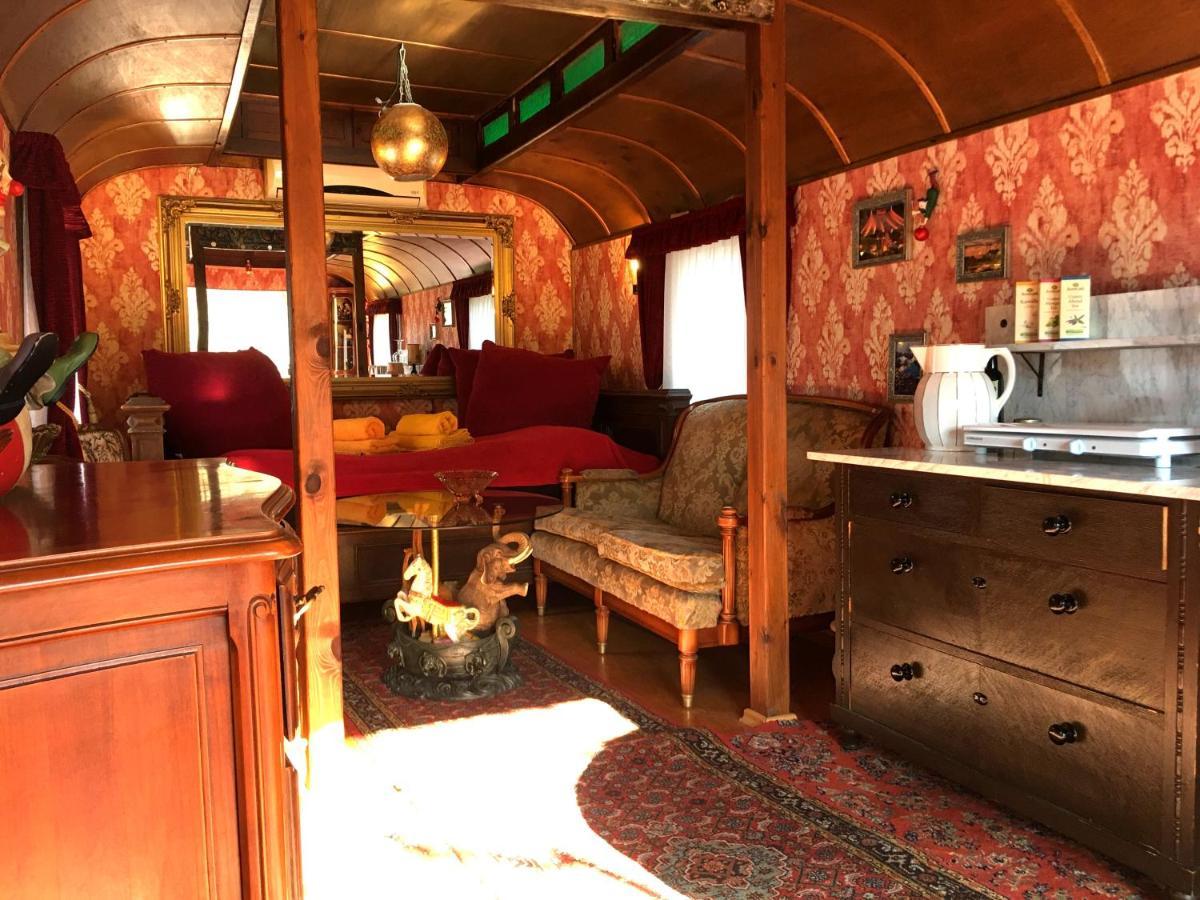 Historischer Zirkuswagen Mit Terrasse Und Blick Ins Gruene Witzenhausen Ngoại thất bức ảnh