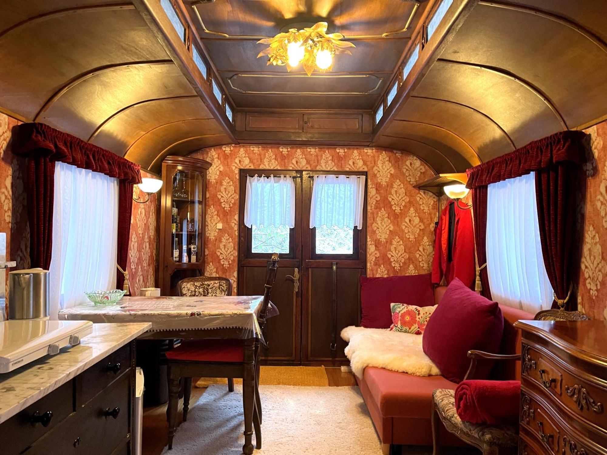 Historischer Zirkuswagen Mit Terrasse Und Blick Ins Gruene Witzenhausen Ngoại thất bức ảnh
